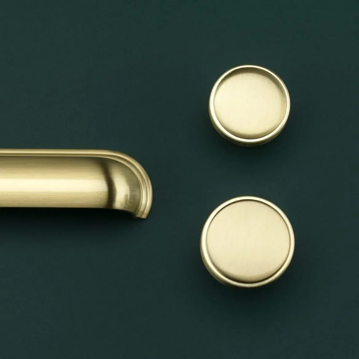 Calgary knobs and handle