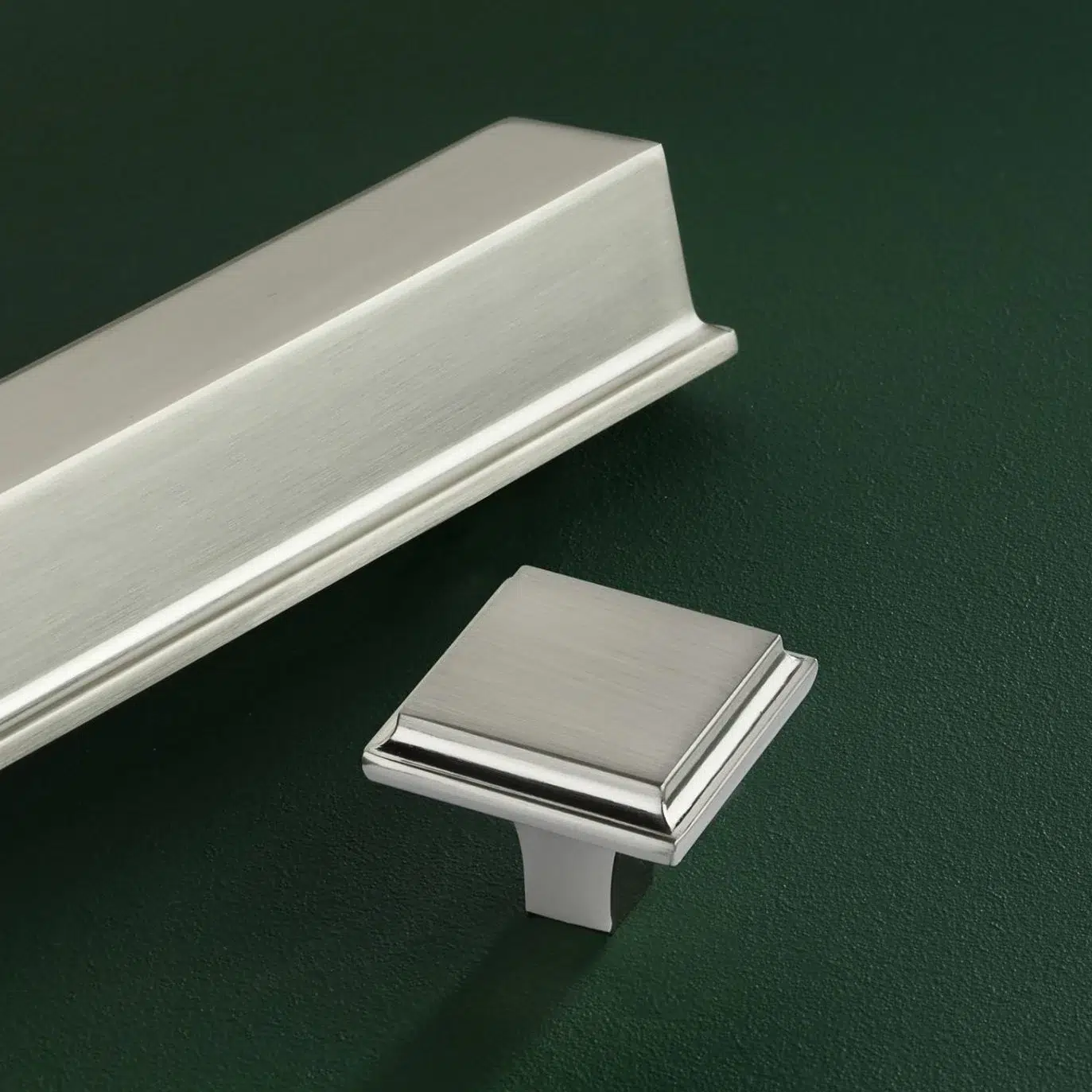 Hamilton knob and handle