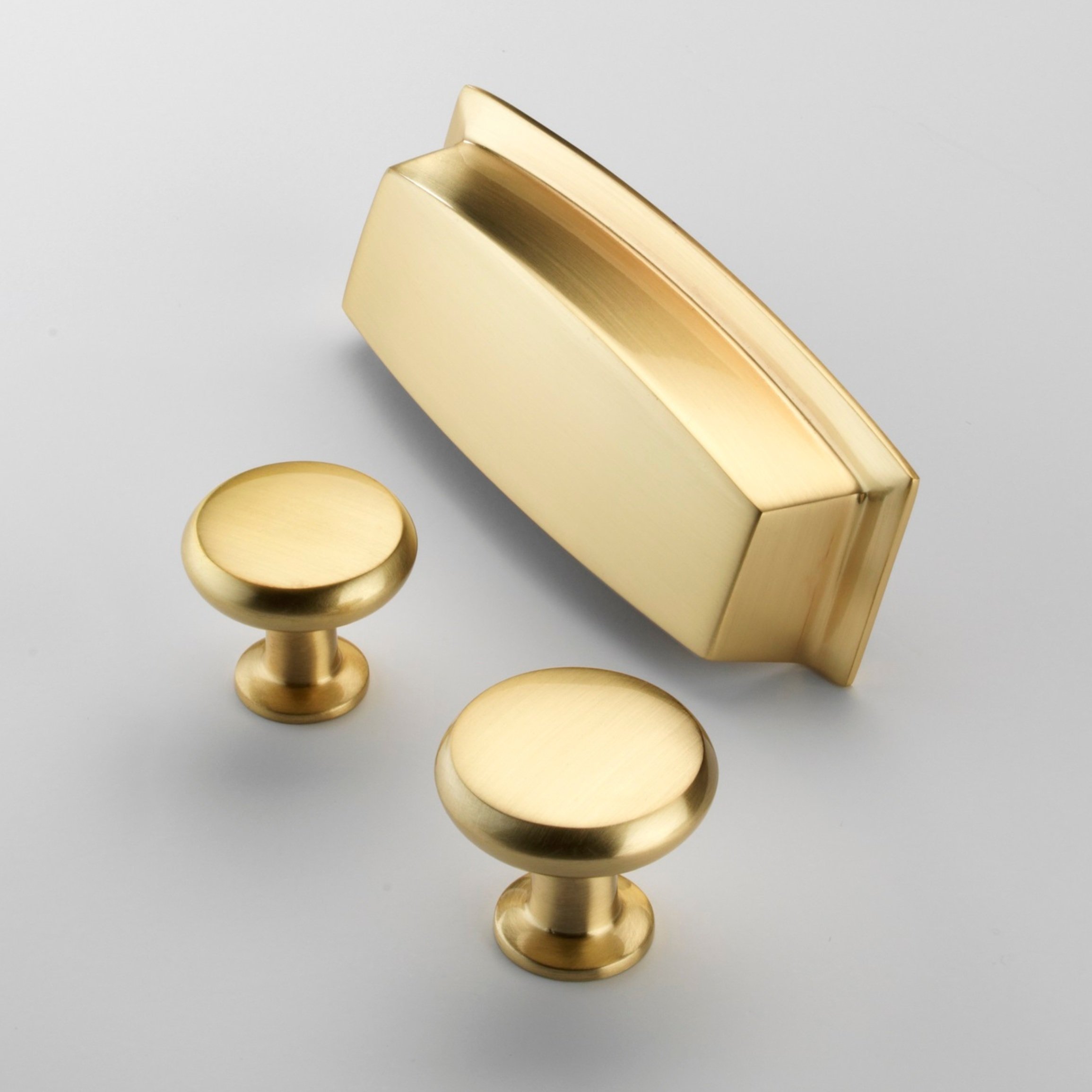 Salcombe handle and knobs